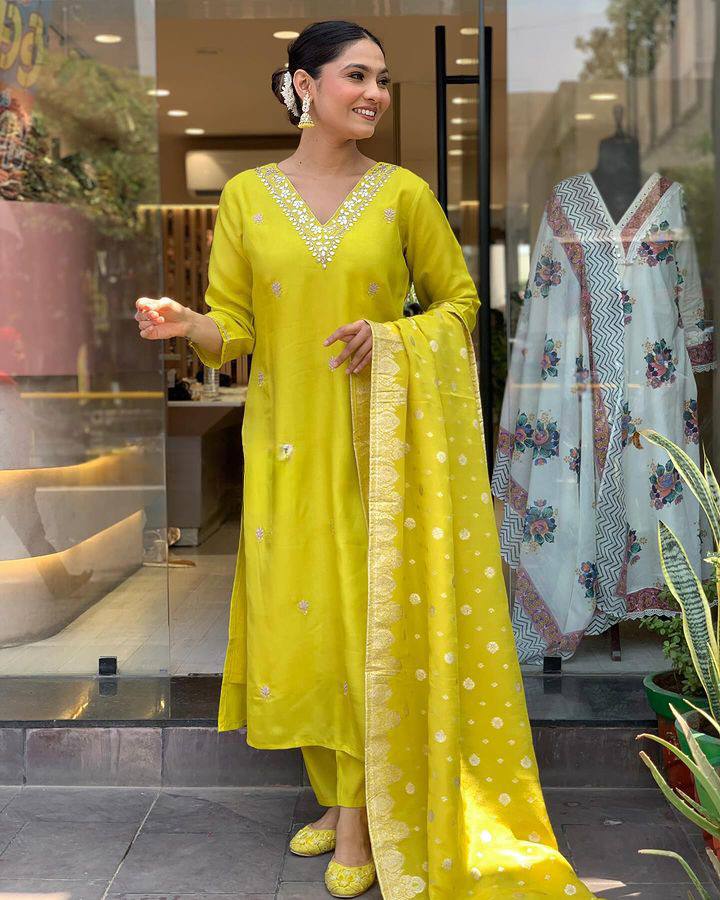 Extraordinary Viscose Chanderi Suit Set With Heavy Jequard Dupatta