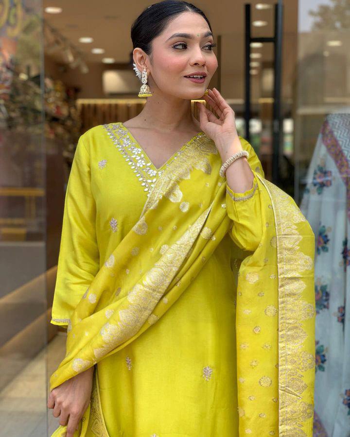 Extraordinary Viscose Chanderi Suit Set With Heavy Jequard Dupatta