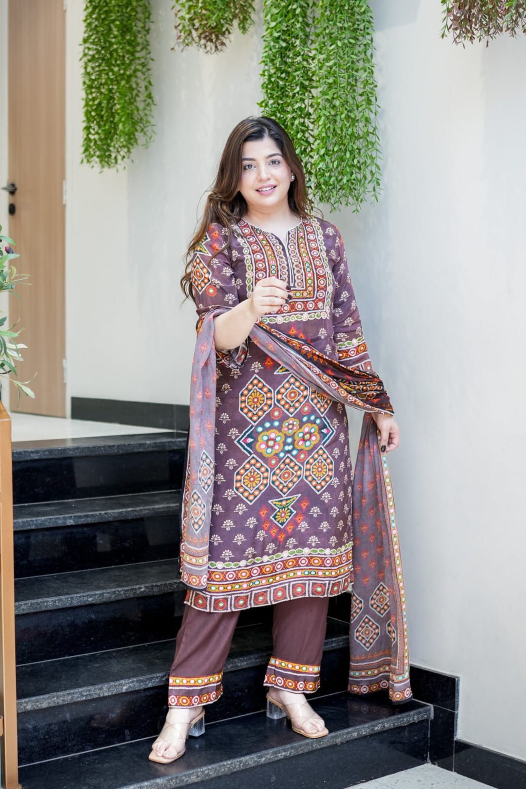 Delightful Pure Chinon Silk suit Set with handwork Neck
