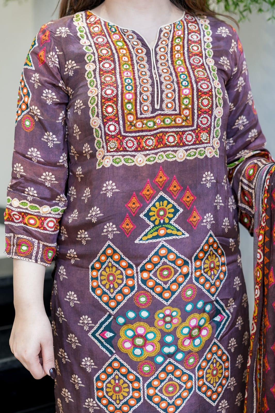 Delightful Pure Chinon Silk suit Set with handwork Neck
