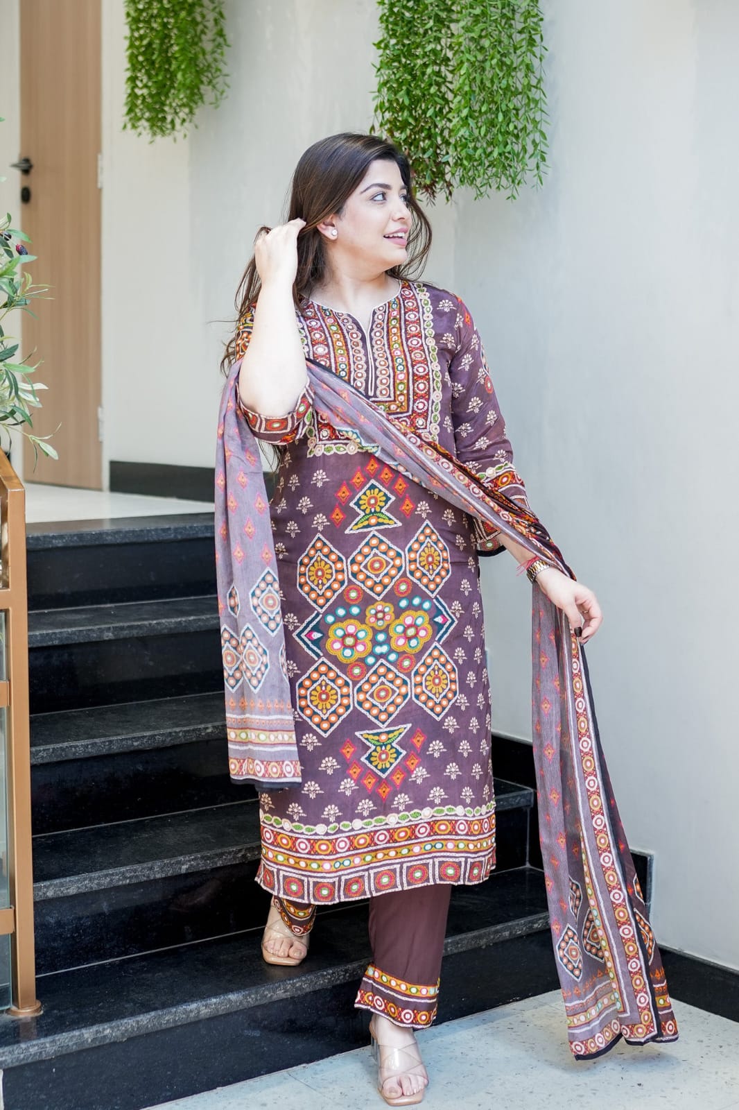 Delightful Pure Chinon Silk suit Set with handwork Neck
