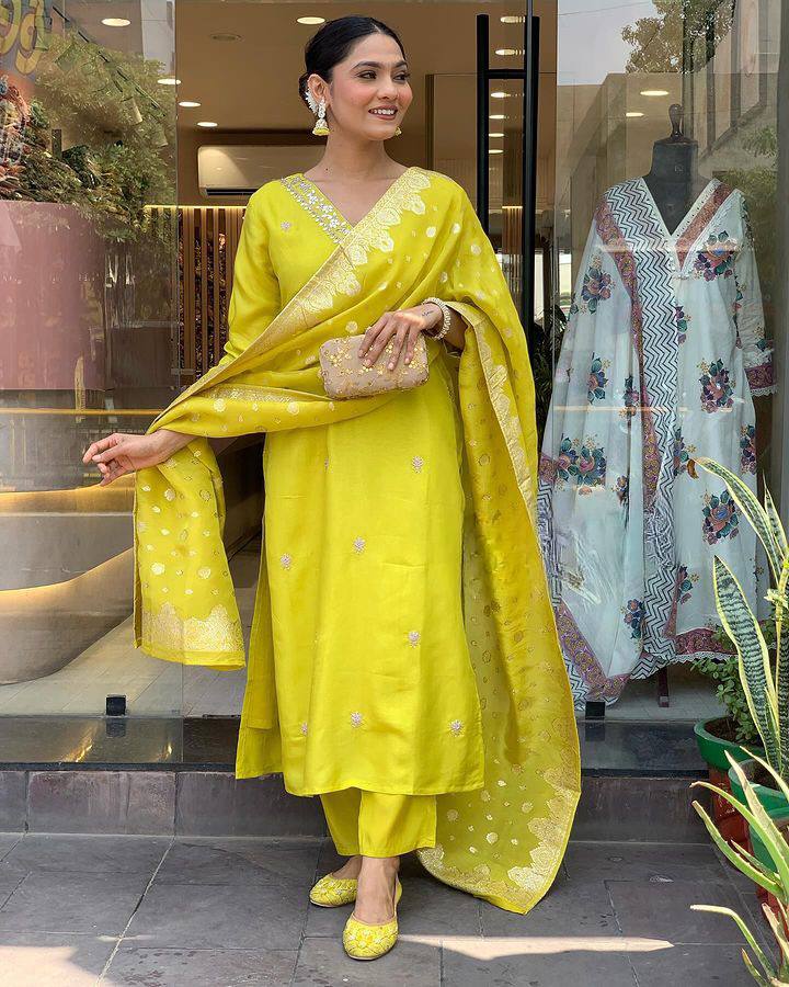 Extraordinary Viscose Chanderi Suit Set With Heavy Jequard Dupatta