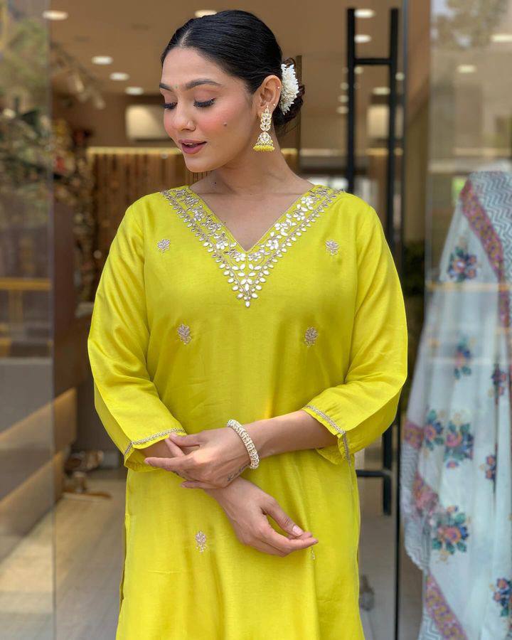 Extraordinary Viscose Chanderi Suit Set With Heavy Jequard Dupatta